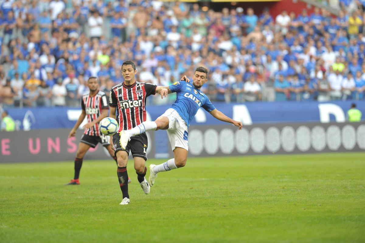 Fotos do jogo entre Cruzeiro e So Paulo
