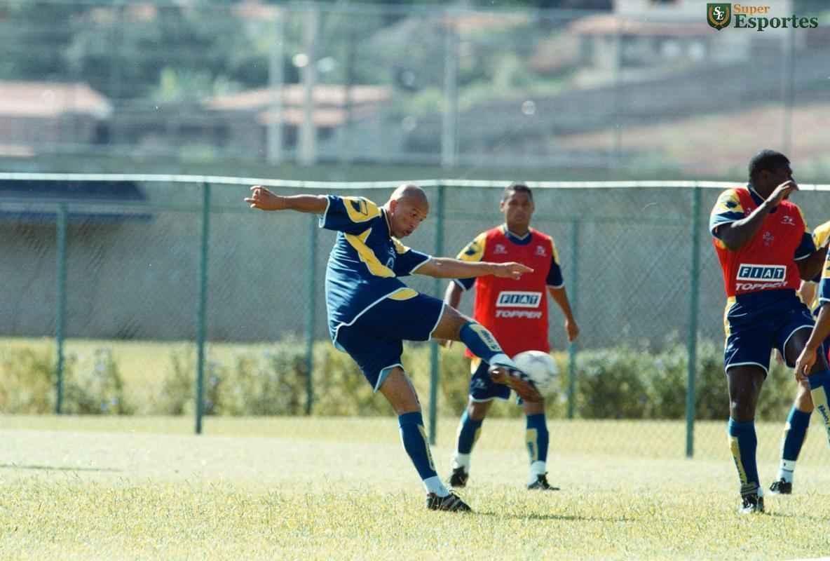 Imagens da Toca da Raposa I em 2000, ano da chegada do tcnico Luiz Felipe Scolari
