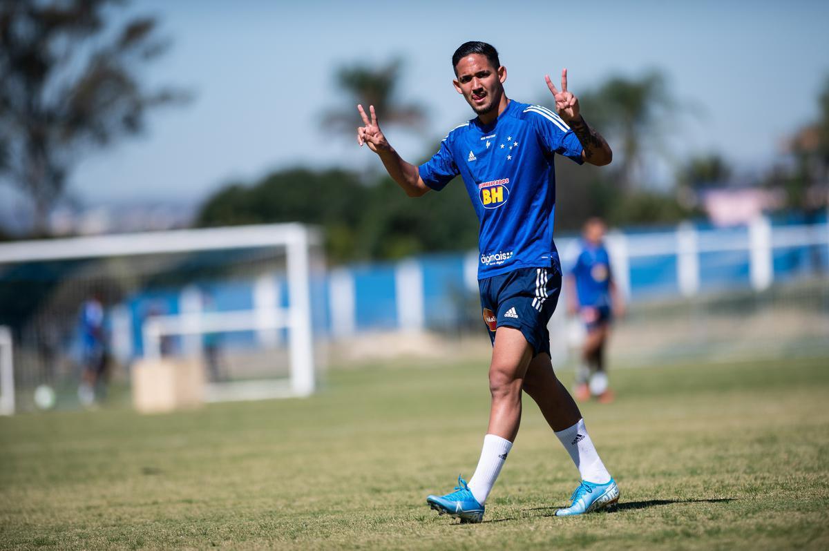 Jhonata Robert, 21 anos, atacante. Contratado pelo Cruzeiro em janeiro. Deixou o clube em junho.
