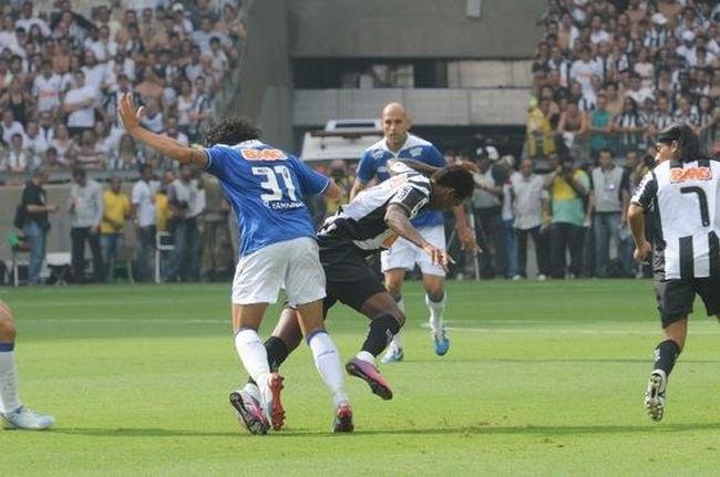 Fotos exclusivas do clssico entre Atltico e Cruzeiro na reabertura do novo Mineiro
