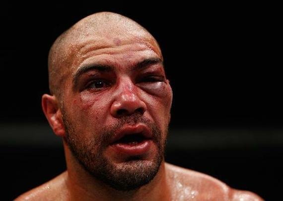 Gegard Mousasi venceu Thales Leites por decisão unânime