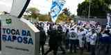 Protesto de torcedores do Cruzeiro na Toca da Raposa II