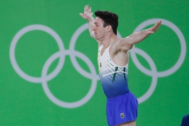 Hypolito ficou em segundo e garantiu a medalha de prata na prova de solo da ginstica