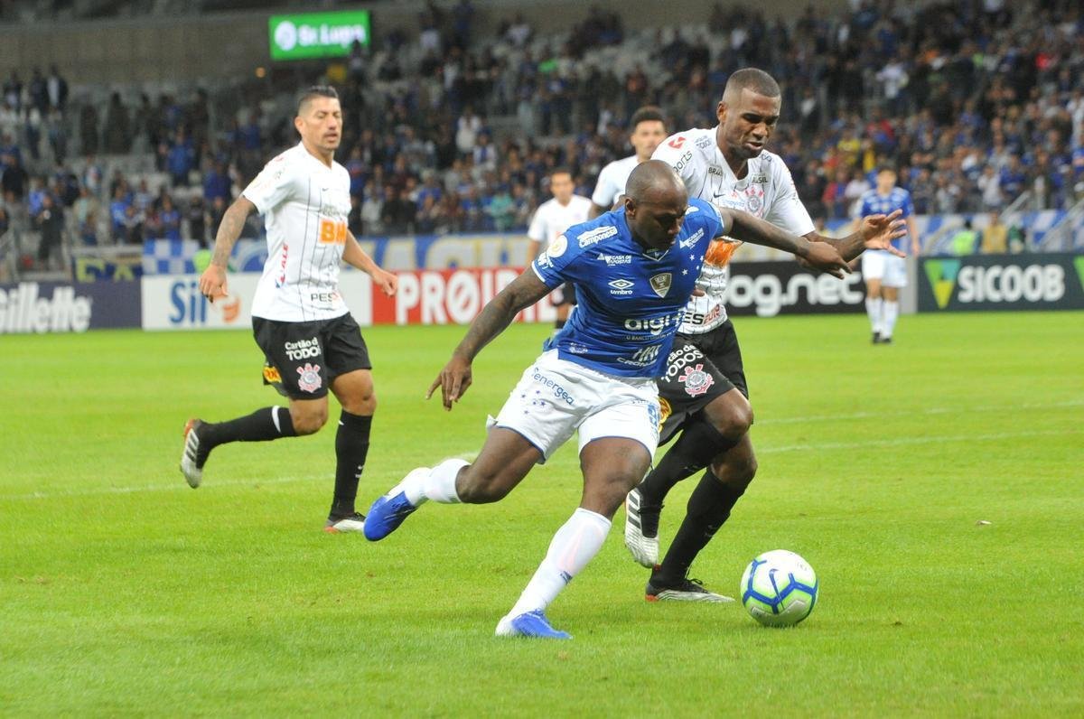 Fotos de Cruzeiro x Corinthians, no Mineiro, pela oitava rodada do Campeonato Brasileiro