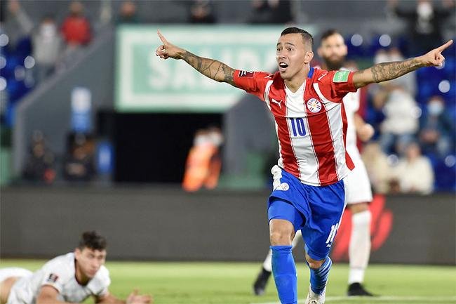 Romero Gamarra fez o segundo gol do Paraguai, que reage nas Eliminat�rias e afunda mais a Venezuela