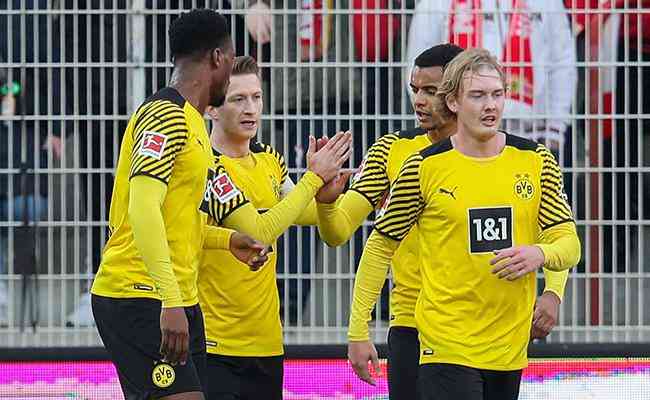 Borussia Dortmund ganhou de goleada com dois de Reus