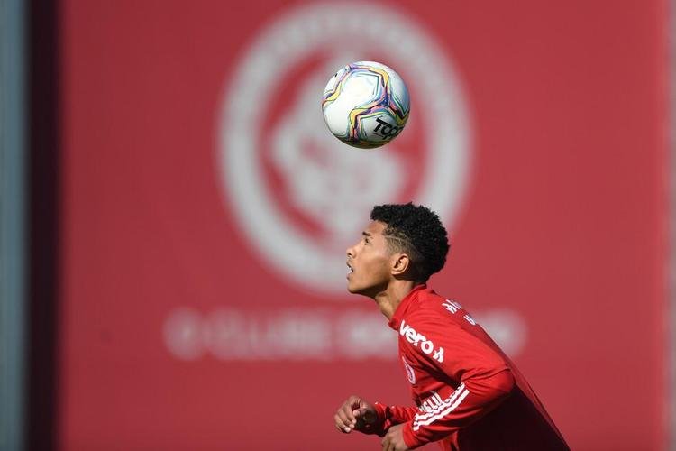 Vinicius Tobias (lateral-direito brasileiro do Internacional)