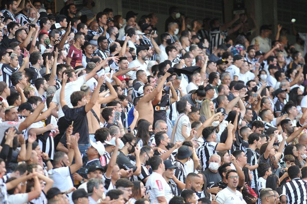 Gols de Arana e Savarino deram a vitria ao Atltico no clssico contra o Amrica pela sexta rodada do Mineiro