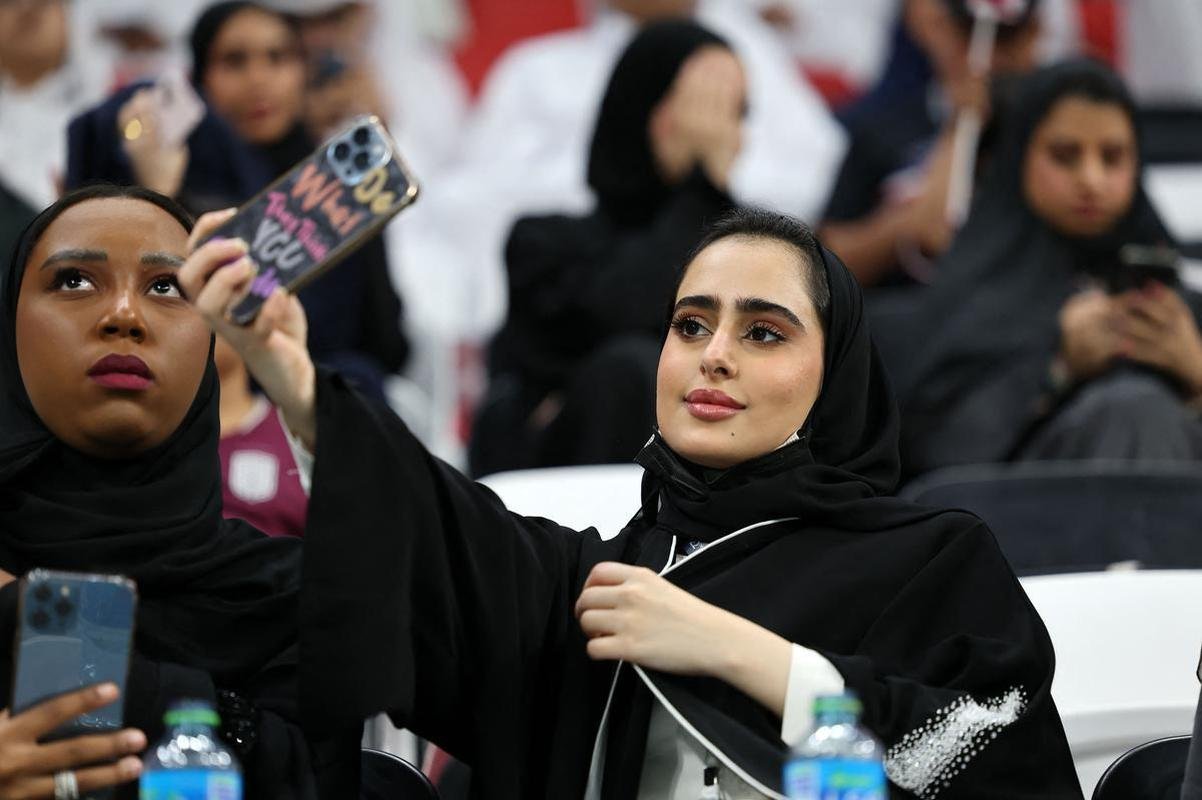 Torcedores do Catar no jogo de abertura da Copa do Mundo