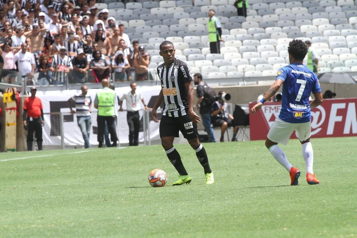 Fred abriu o placar para o Cruzeiro aos 15 minutos do segundo tempo em cobrana de pnalti
