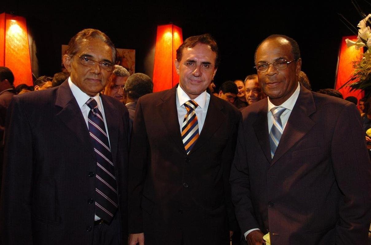 Benecy Queiroz (e), Edwaldo Soares (c), e o tcnico de futebol Jos Maria Pena