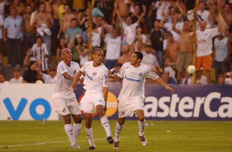 2006 - Santos - 15 vitrias, dois empates e duas derrotas, com 35 gols marcados e 12 sofridos