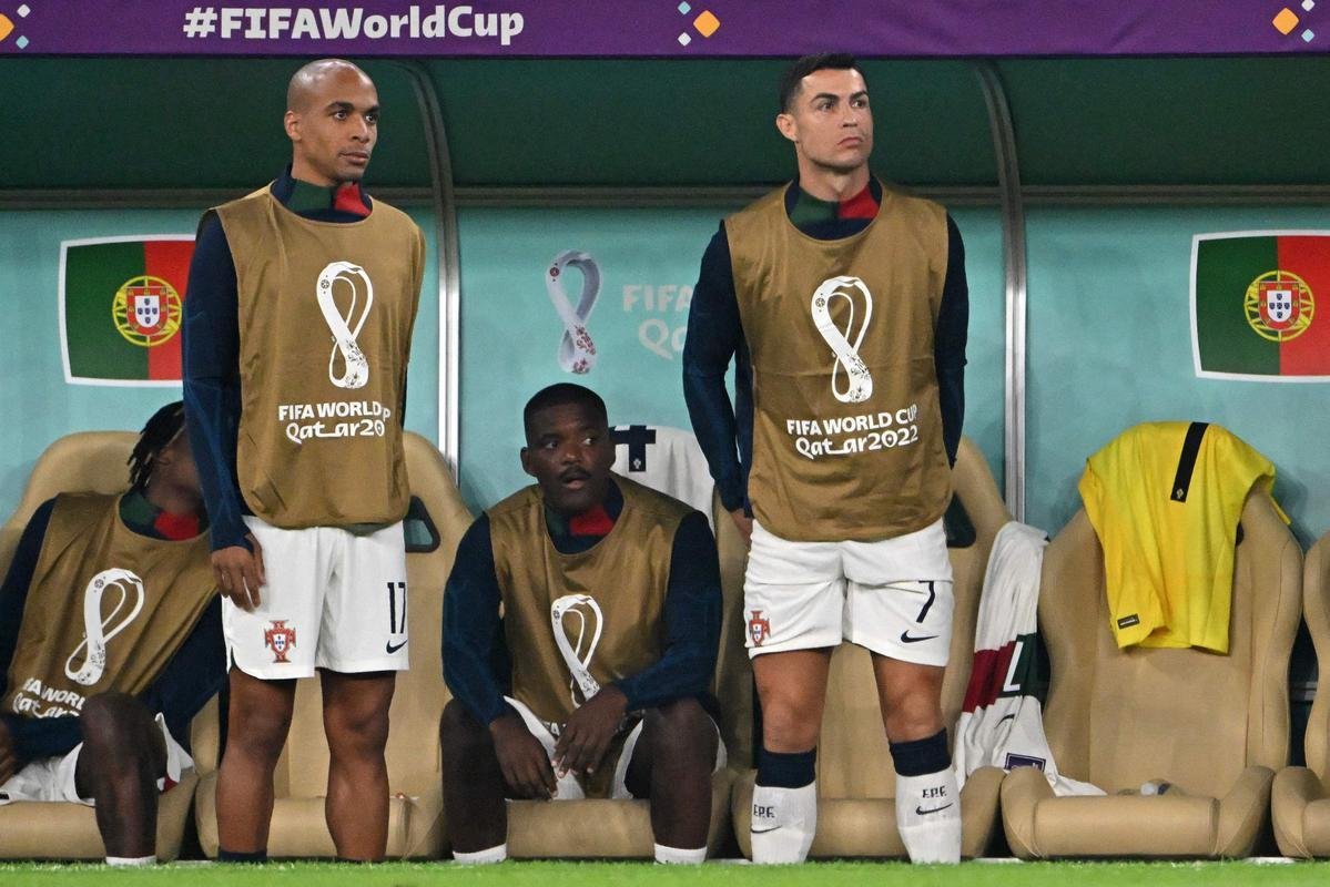 As reaes de Cristiano Ronaldo no banco e durante o jogo contra Marrocos pelas quartas de final da Copa do Mundo
