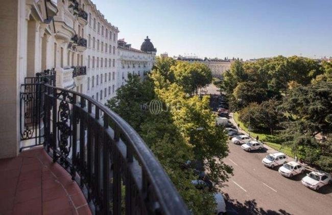 Prdio de Madri onde fica a Tara Sports Sociedad Limitada, empresa pela qual Ronaldo se tornou scio majoritrio do Real Valladolid e do Cruzeiro