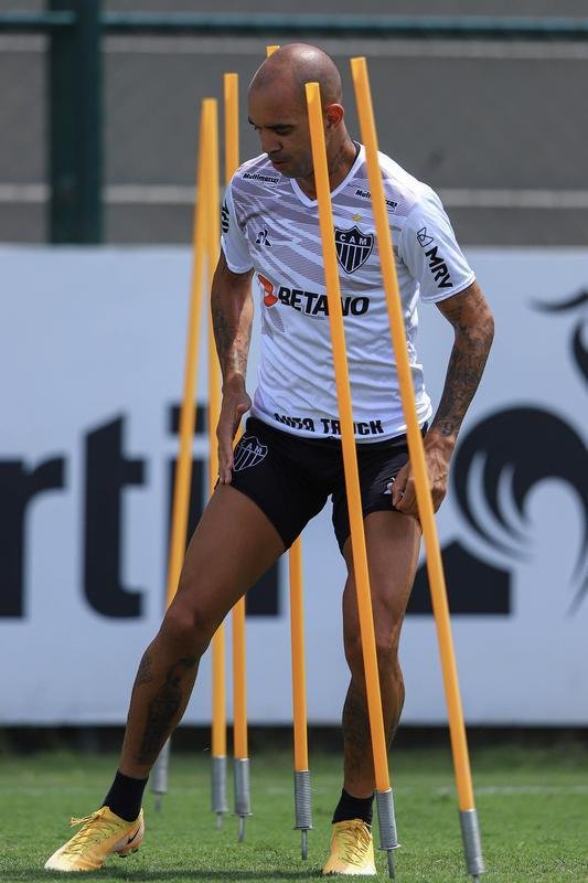 Treino do Atlético em campo. Jogadores fizeram atividade pela manhã no gramado. No período da tarde, trabalho foi na academia