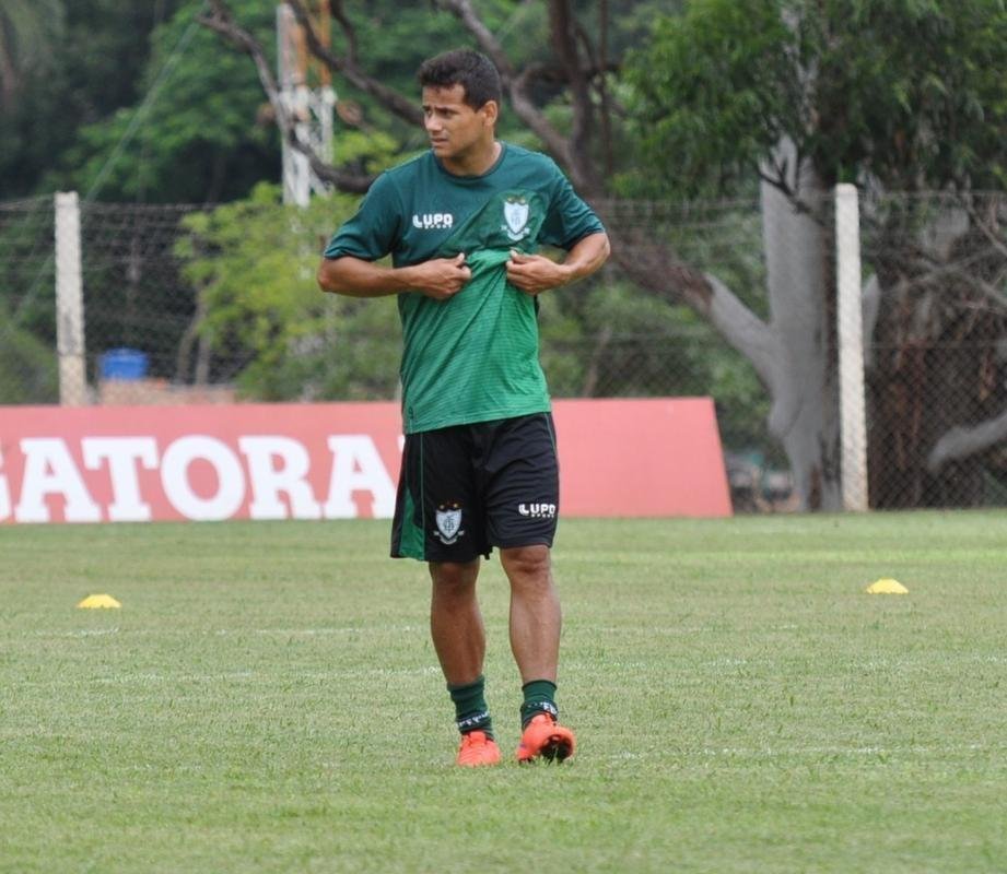 Cesinha (atacante) - chegou a treinar no Coelho durante a pr-temporada, porm recebeu uma oferta do Daegu, da Coreia do Sul, onde atua at hoje. O Amrica recebeu uma compensao financeira por sua liberao.