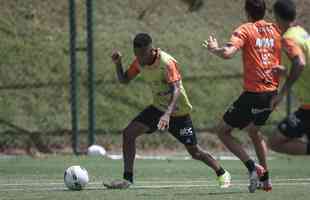 Fotos do primeiro treino de Junior Alonso no retorno ao Atltico