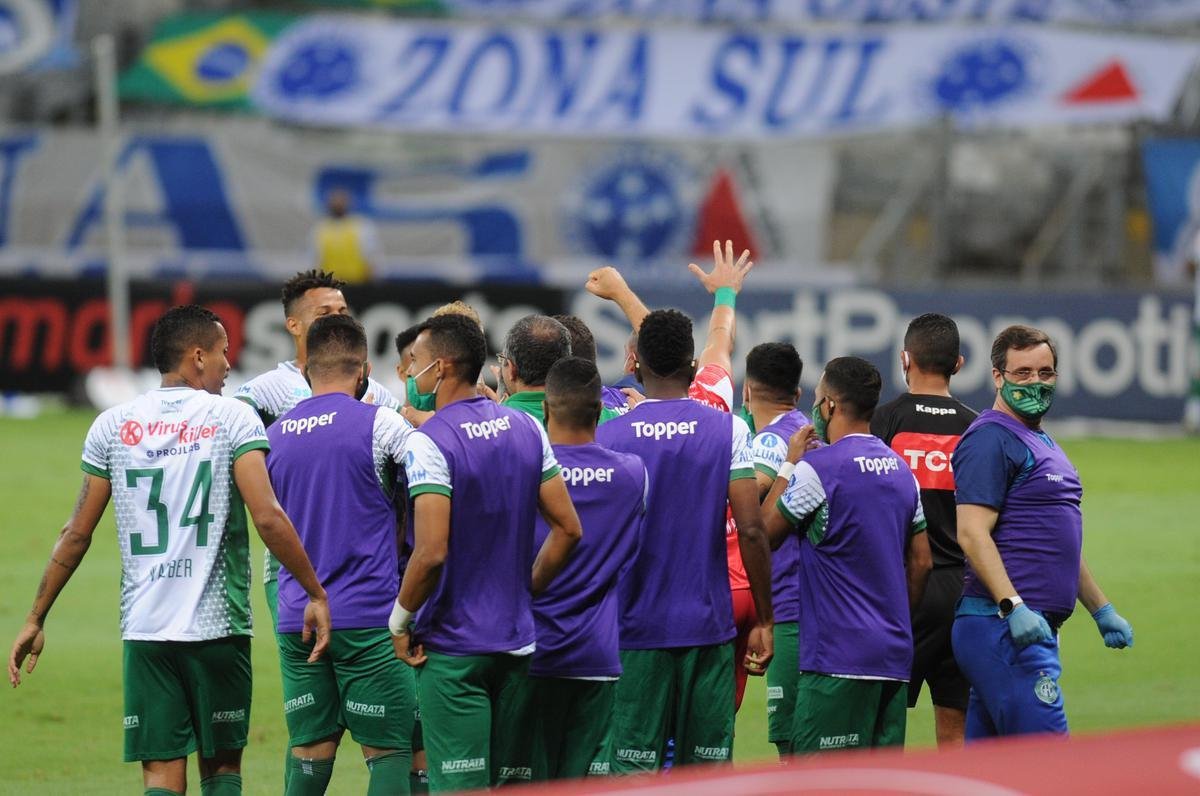 Murilo Rangel abriu o placar para o Guarani em chute perfeito no ngulo esquerdo de Fbio