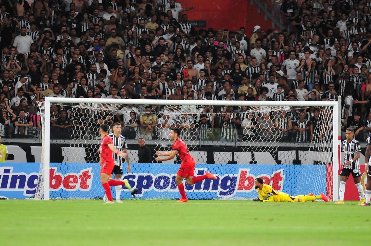 Fotos do jogo entre Atltico x Libertad, pela Copa Libertadores