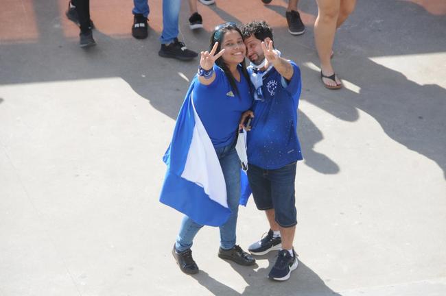 Chegada da torcida do Cruzeiro ao Mineiro para o jogo contra a Ponte Preta pela 13 rodada da Srie B do Campeonato Brasileiro. Estdio voltou a receber grande pblico