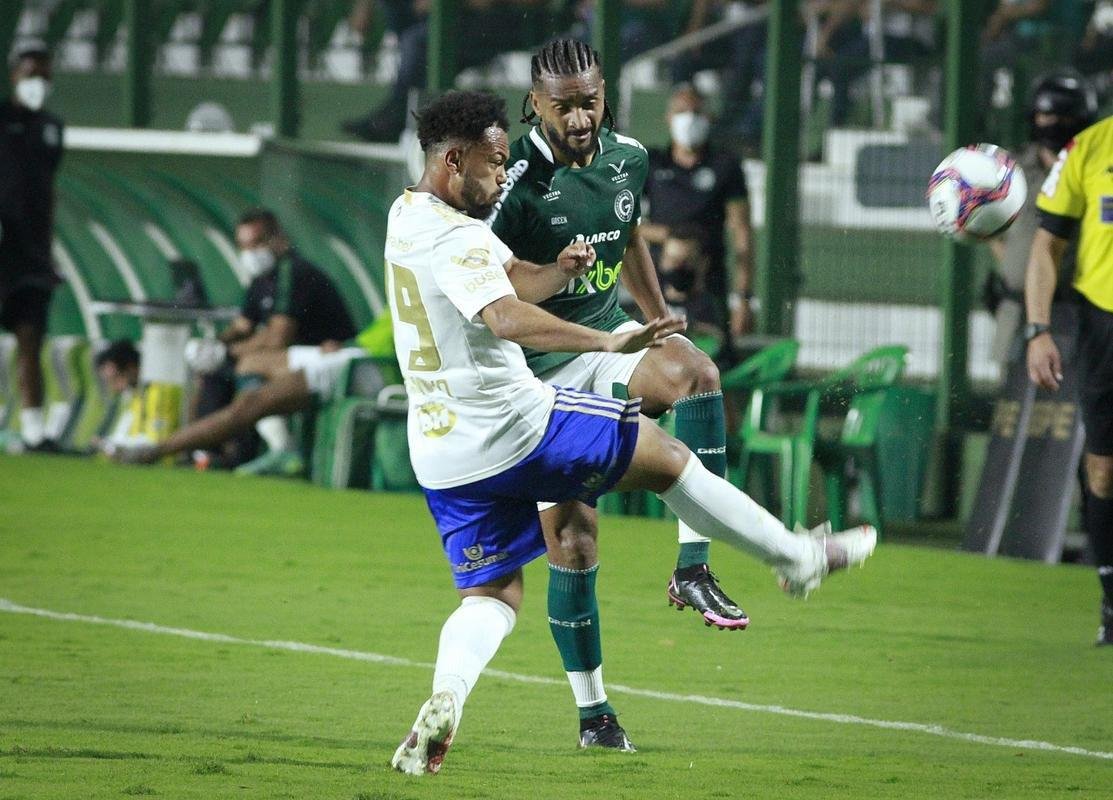 Cruzeiro empatou com Gois no Estdio da Serrinha, em Goinia, pela 22 rodada