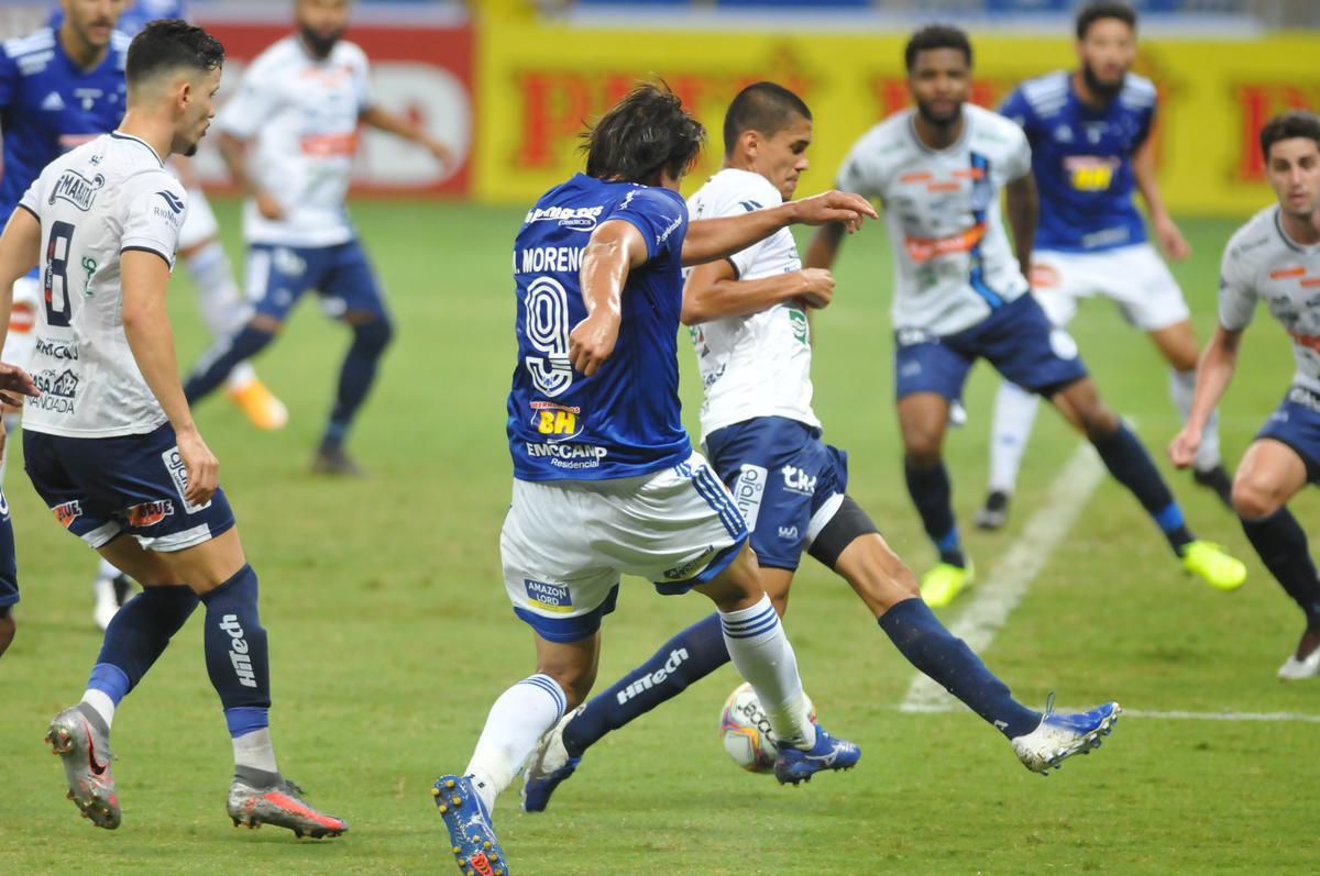 Fotos do jogo entre Cruzeiro e Confiana, no Mineiro, em Belo Horizonte, pela 24 rodada da Srie B do Campeonato Brasileiro