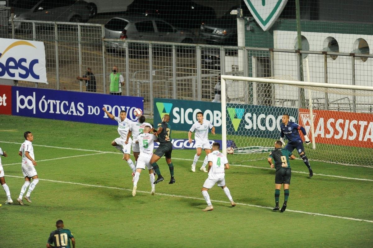 Fotos da vitria da Caldense sobre o Amrica, por 1 a 0, no Independncia, em Belo Horizonte, pela quarta rodada do Campeonato Mineiro de 2021. Atacante Amarildo marcou o nico gol da partida,
