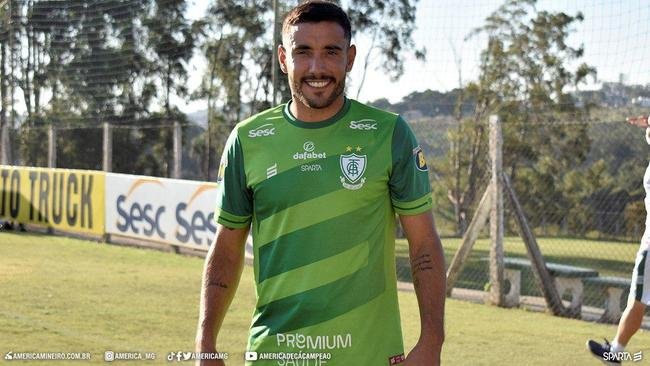Alan Ruschel, lateral-esquerdo (América)