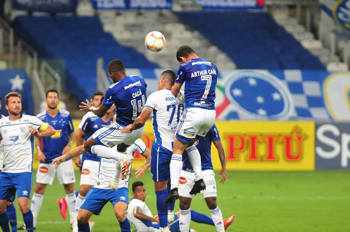 Fotos do jogo entre Cruzeiro e Ava, no Mineiro, pela 11 rodada da Srie B do Brasileiro