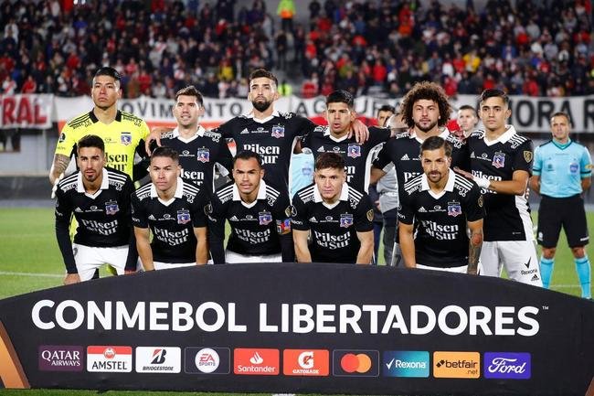 Colo Colo (briga por vaga no Grupo F)