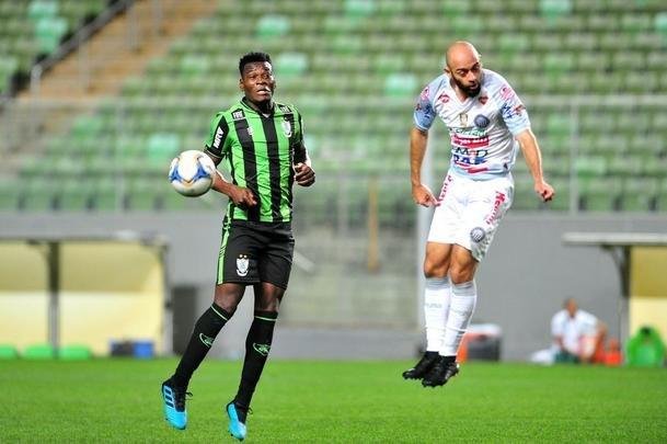 Fotos do jogo entre Amrica x Operrio