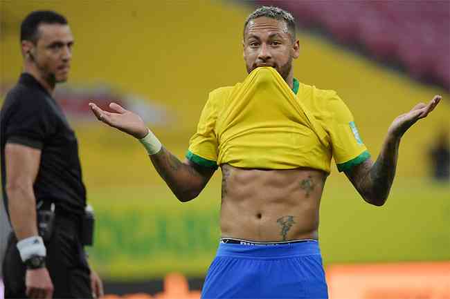 Autor de gol e assistncia na vitria sobre o Peru, Neymar exibiu 'tanquinho'