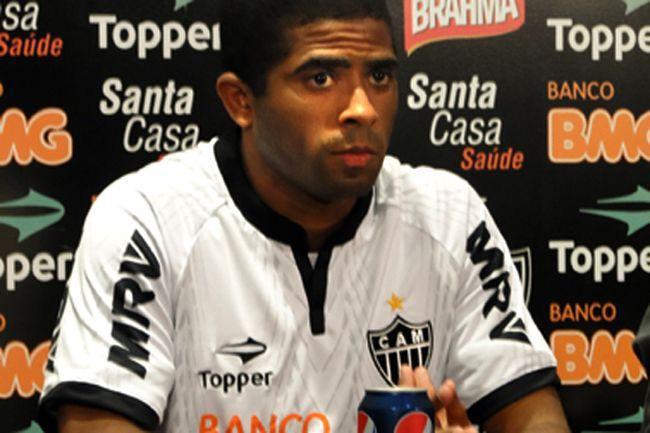 Júnior César - lateral-esquerdo