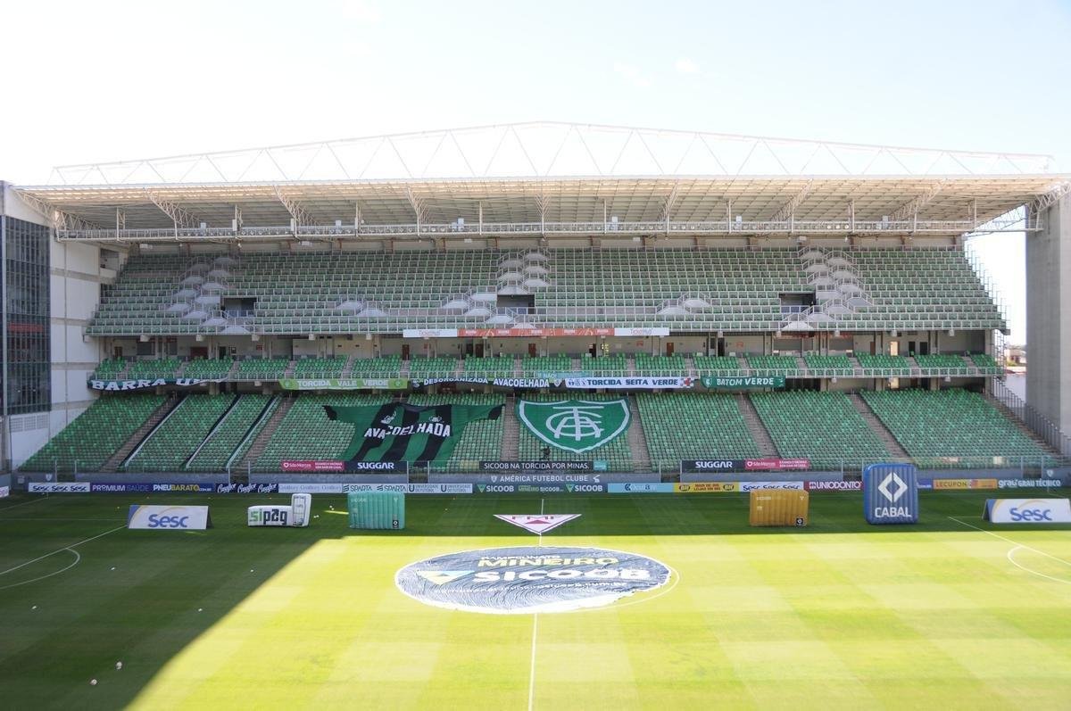 Sem pblico, o estdio Independncia recebeu neste domingo o clssico entre Amrica e Atltico pela 10 rodada do Campeonato Mineiro. Foram 131 dias sem bola rolando no Horto, em BH. No retorno do futebol em Minas, em plena pandemia da COVID-19, estdio seguiu protocolo recomendado pela FMF para evitar contaminaes pelo novo coronavrus. (Juarez Rodrigues/EM?DAPress)