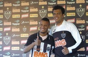 Patric - Com passagem r�pida pelo Cruzeiro em 2009, Patric foi contratado pelo Atl�tico para a temporada 2011. O jogador viveu altos e baixos em seu come�o no clube e acabou afastado por atos de indisciplina pouco depois da chegada de Cuca. Por empr�stimo, rodou por Ponte Preta, Ava�, Coritiba e Sport. Em 2015, voltou ao Galo e se destacou na segunda passagem, virando at� uma esp�cie de xod� da torcida. Em 2017, ele foi emprestado ao Vit�ria e voltou ao clube em 2018, ficando na reserva na maior parte da temporada. Em 2019, ele alternou entre titularidade e banco, assim como em 2020.
