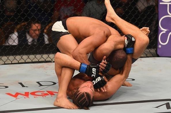Brian Ortega venceu Diego Brandão por finalização no terceiro round