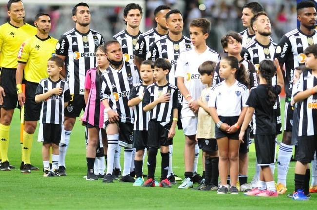 Mascotinhos do Atltico no jogo contra o Juventude, no Mineiro, pelo Campeonato Brasileiro de 2022
