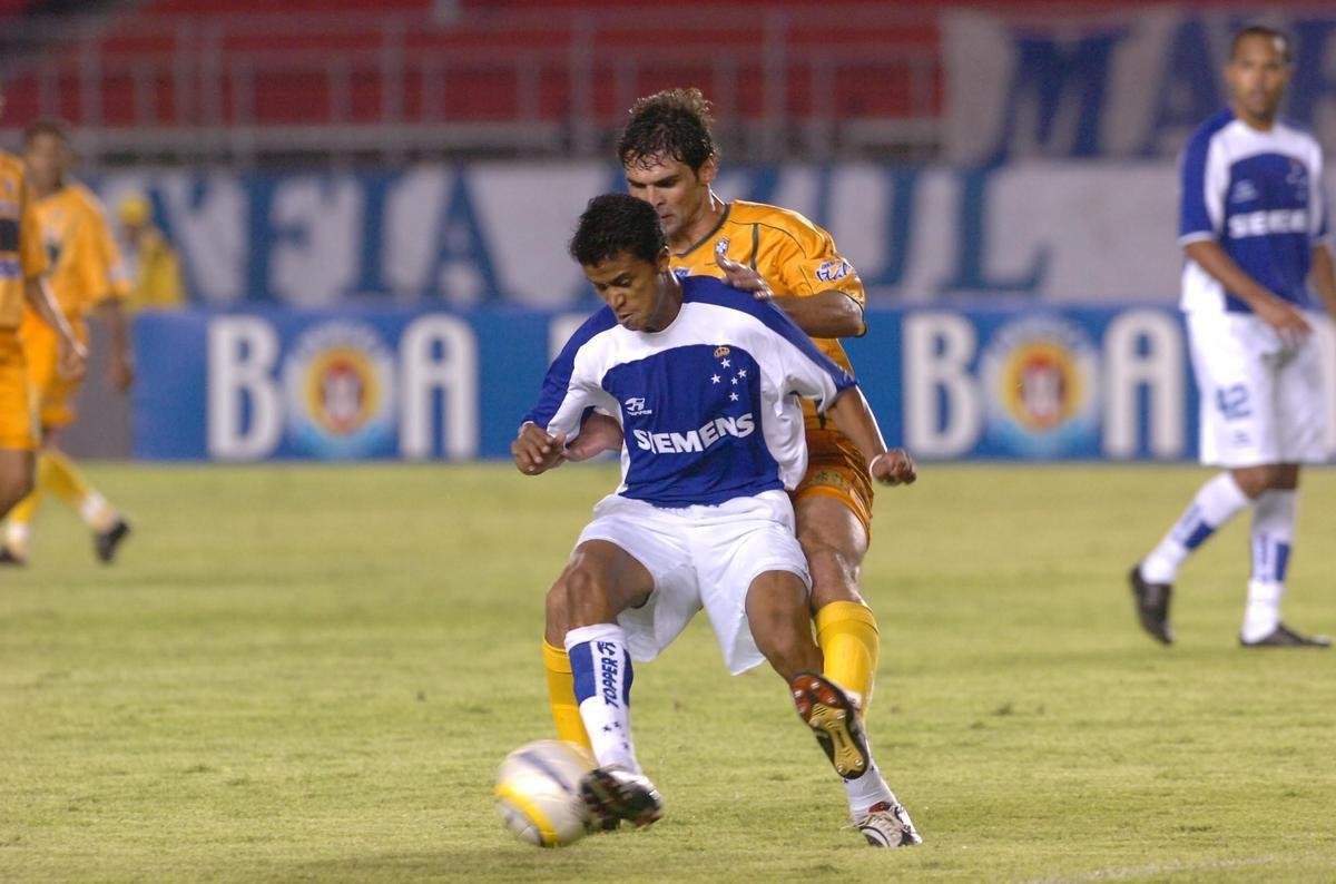 Ex-meia de Athletico-PR, Cruzeiro e Internacional, Adriano Gabiru (PMB) recebeu 283 votos para vereador em Curitiba e no foi eleito.