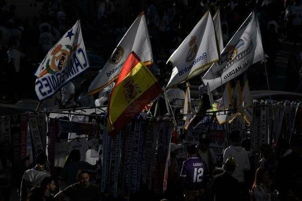 Torcedores do Real Madrid assistiram à final com o Liverpool em grandes telões no estádio Santiago Bernabéu, em Madrid