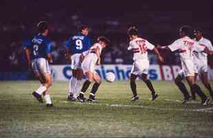 Ronaldo em ao durante jogo entre Cruzeiro e So Paulo em 1993