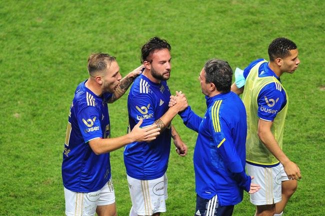 Fotos do duelo entre Cruzeiro e Vitria, no Independncia, em Belo Horizonte, pela 17 rodada da Srie B do Campeonato Brasileiro