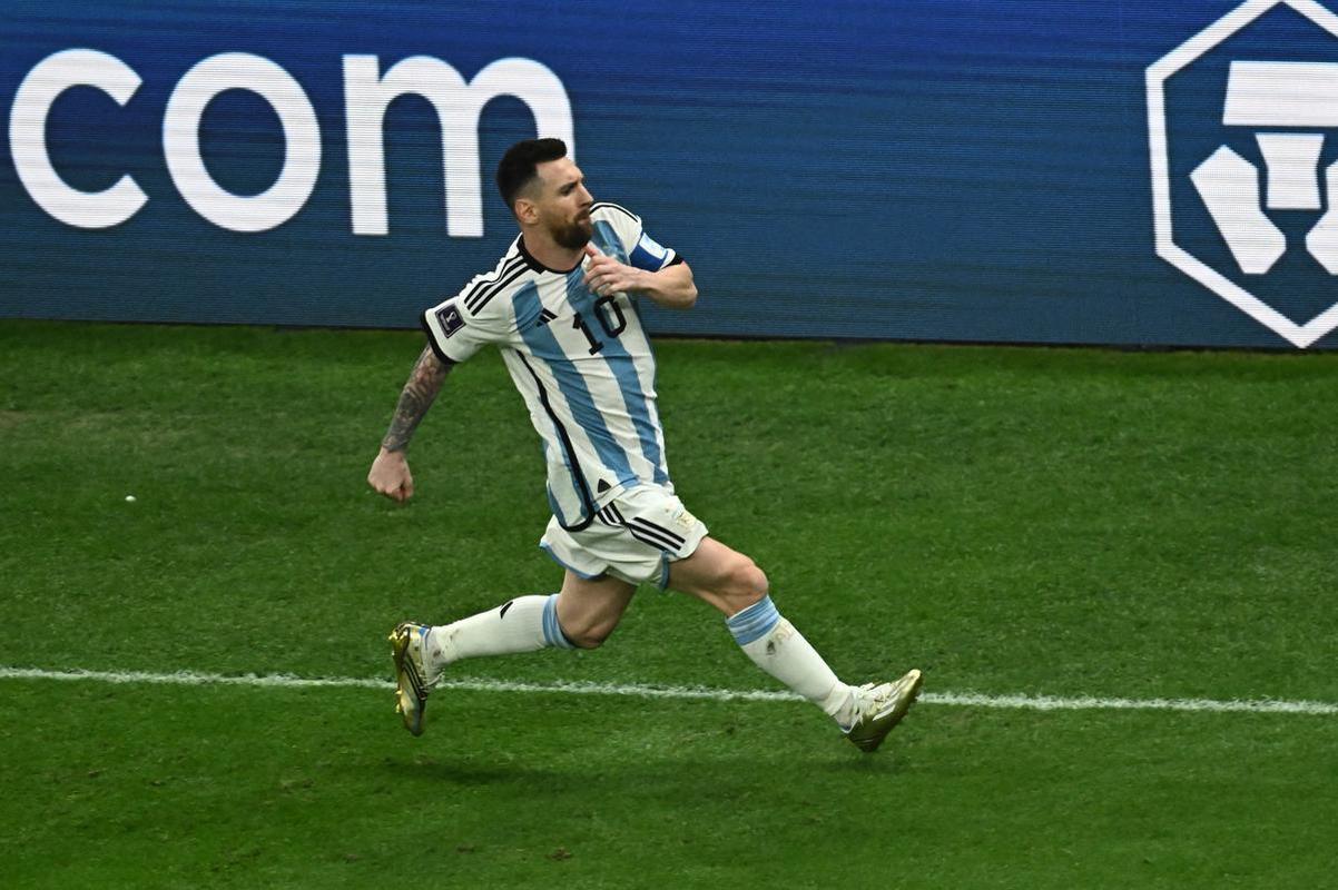 Messi abriu o placar para a Argentina sobre a Frana na final da Copa do Mundo. Veja o gol de pnalti por todos os ngulos