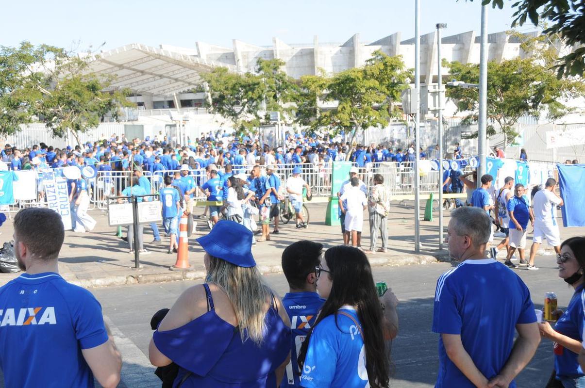 Cruzeiro x Bahia: fotos da torcida da Raposa no Mineiro