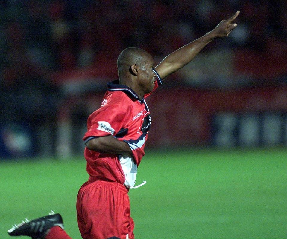 Em 2001, o El Nacional-EQU passou com trs vitrias, nenhum empate e trs derrotas. O time foi eliminado nas oitavas de final.