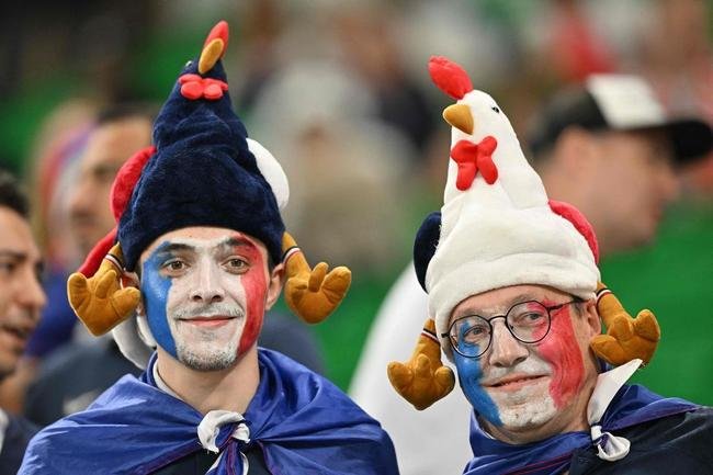 Torcedores no Estdio Al Thumama, em Doha, para o duelo entre Frana e Polnia, pelas oitavas de final da Copa do Mundo.