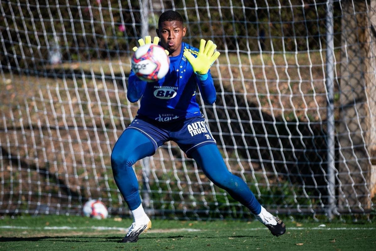 Fotos do treino do Cruzeiro na tarde desta quinta-feira (19/8), na Toca da Raposa II, em Belo Horizonte. Time fechou a preparao para enfrentar o Confiana, s 21h30 desta sexta-feira, no Mineiro