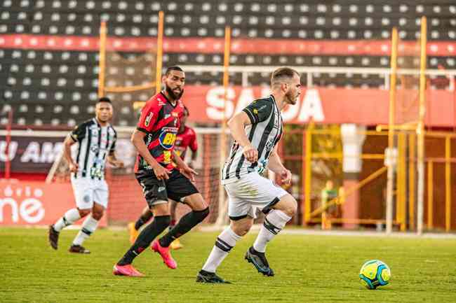 Há quatro jogos sem vencer, Pouso Alegre recebe o confiança às 18h no  Manduzão 