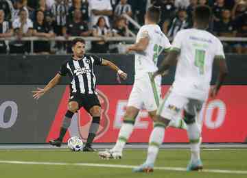 Eduardo foi o melhor do Botafogo na vitória por 2 a 0 sobre o América-MG, com gols de Júnior Santos e Luis Henrique