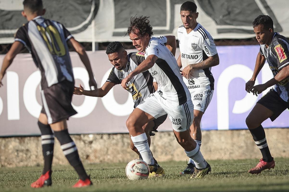 Atltico visitou o Democrata-GV neste sbado (4/3), em Governador Valadares, pela 8 rodada do Campeonato Mineiro.