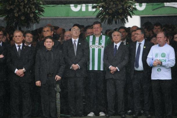 Prefeito de Chapec, Luciano Buligon, vestiu camisa do Atltico Nacional de Medelln em homenagem ao povo colombiano